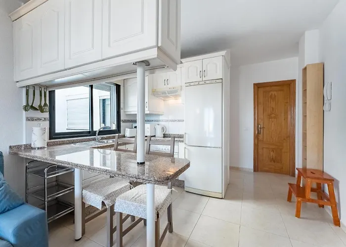 Cosy Apartment With Sea View En El Centro Los Cristianos